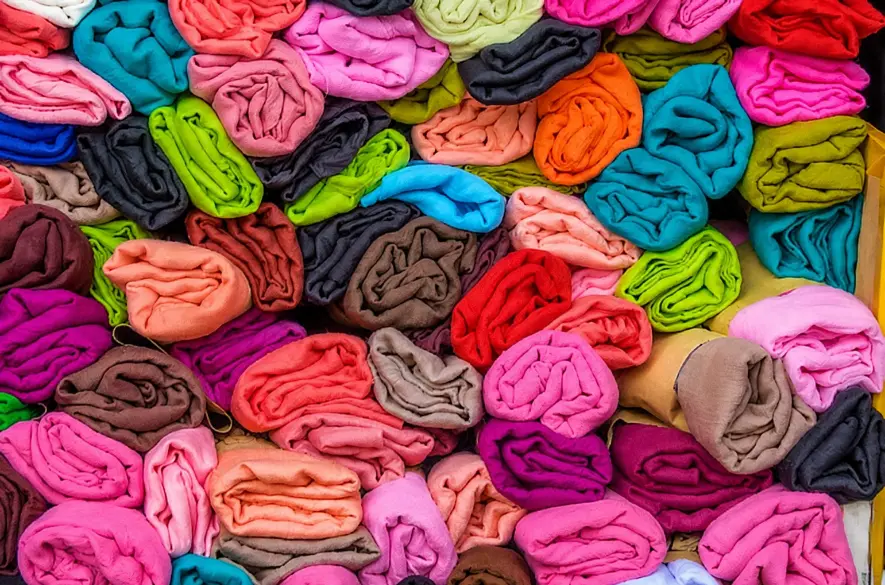 Dyeing fabrics